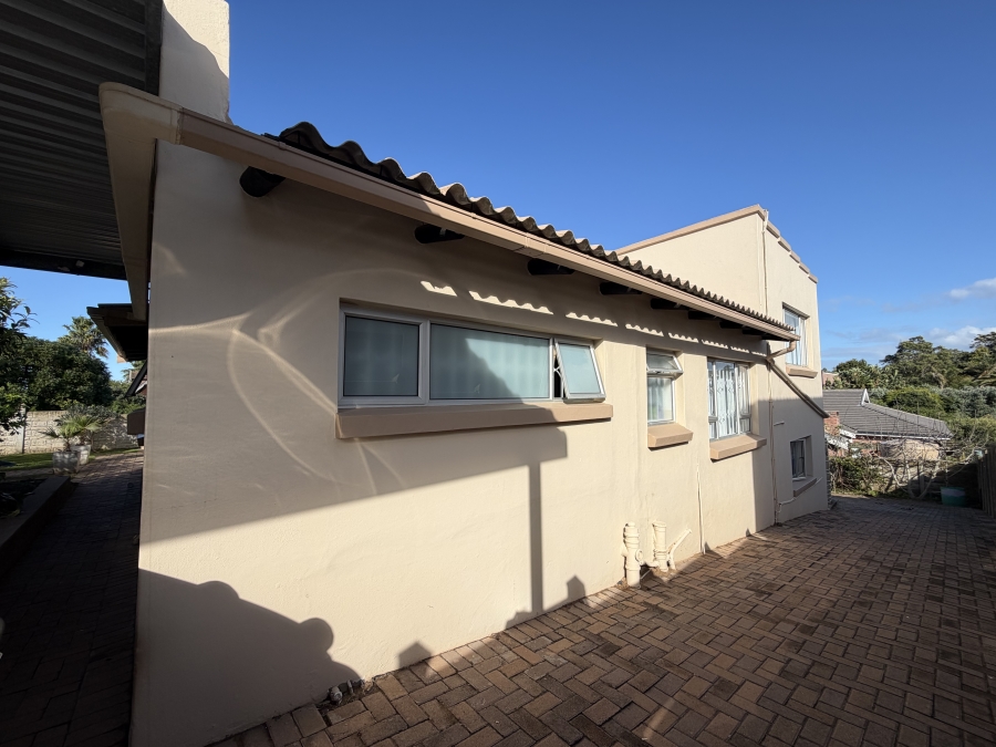 4 Bedroom Property for Sale in Wavecrest Eastern Cape